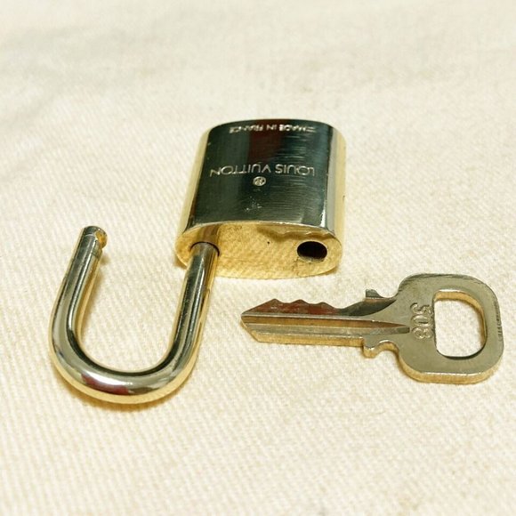 LOUIS VUITTON LV 10 SET PADLOCK KEY BAG CHARM CADENA GOLD PLATED - Picture 2 of 8